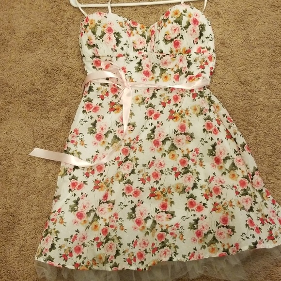 Dress - Picture 1 of 1